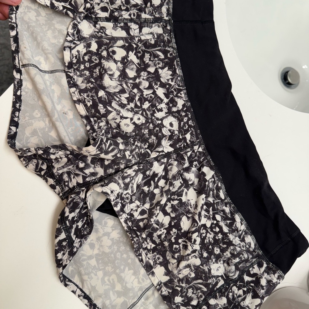 lululemon athletica Black and White speed up  Shorts 2.5inch